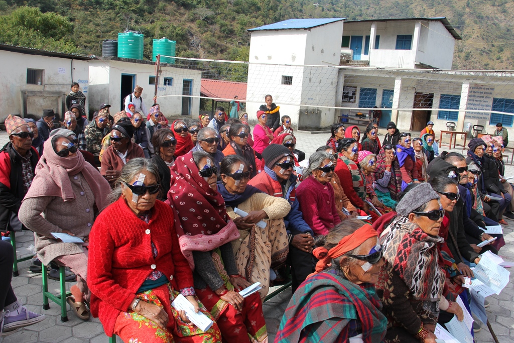 Cataract surgery of 131 parents completed in two phases